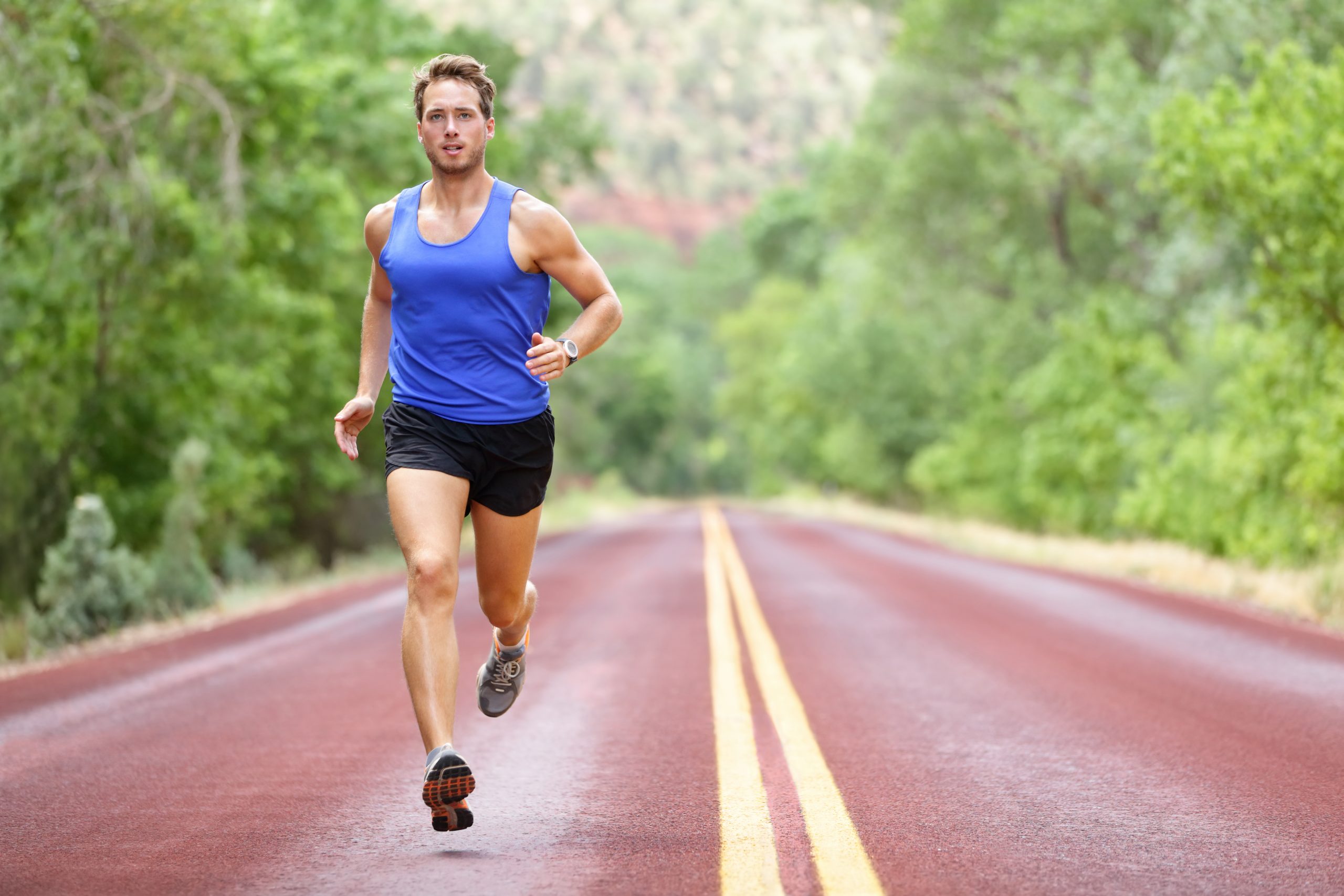 Hombre haciendo deporte. - Vista Oftalmólogos - Safe & Visible