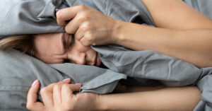 Dormir mal afecta tu visión: aquí te explicamos por qué